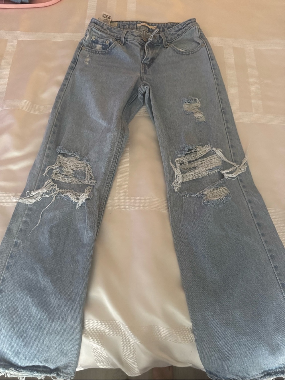 Levi’s Premium Low Loose Distressed Jeans – Size 23